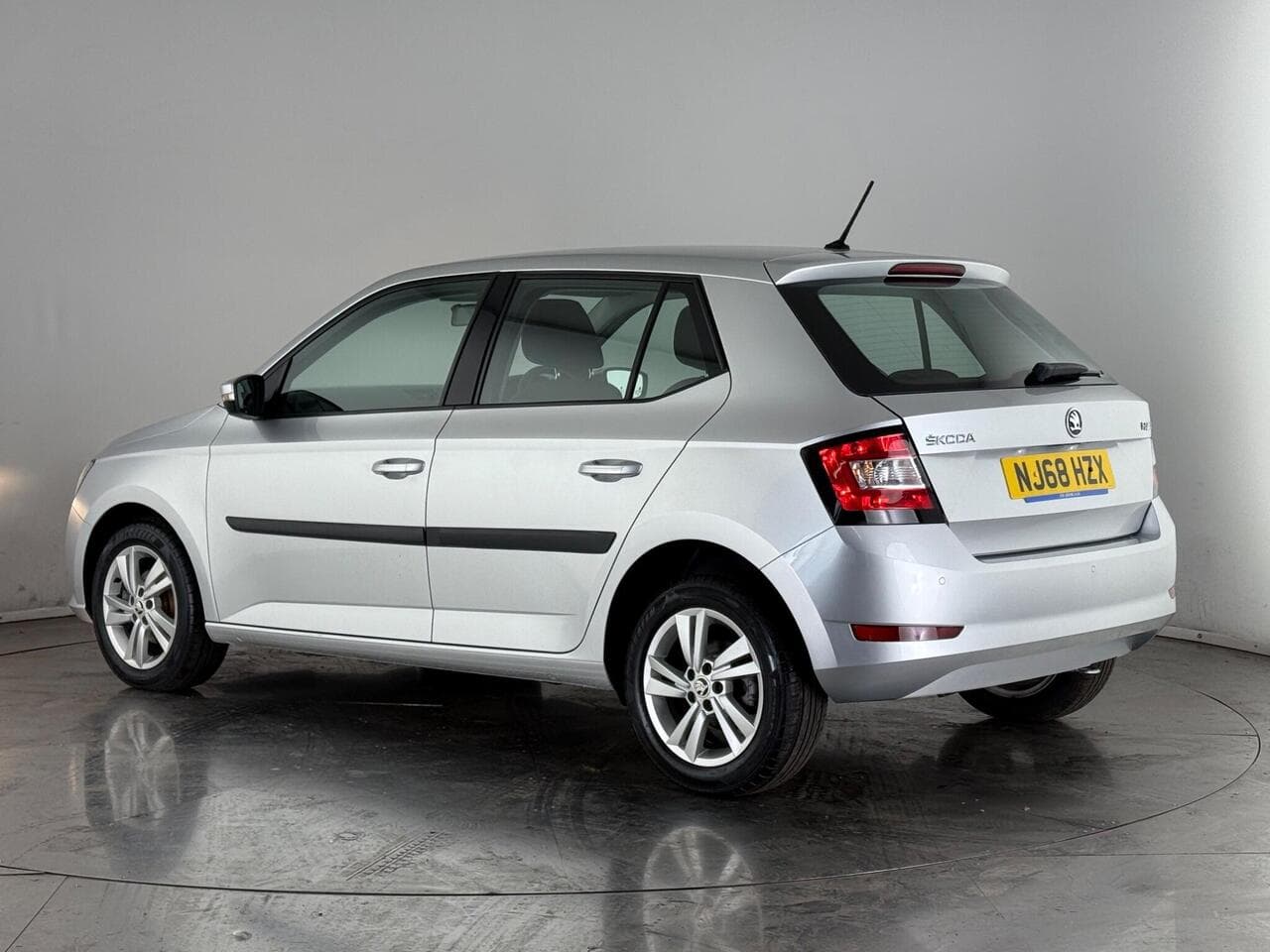 SKODA Fabia thumbnail Rear Left