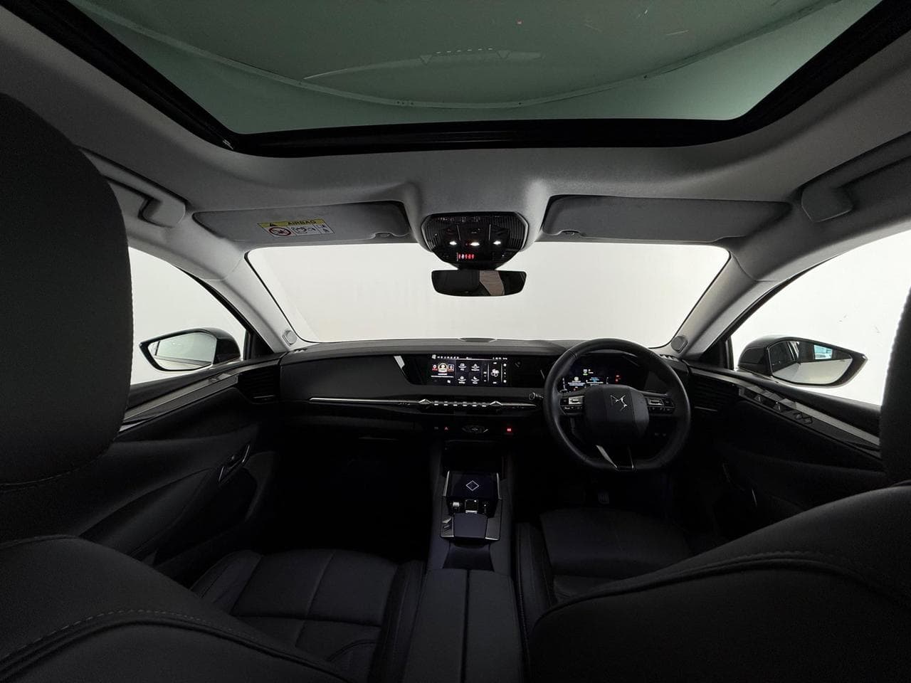 DS 4 thumbnail Interior Front