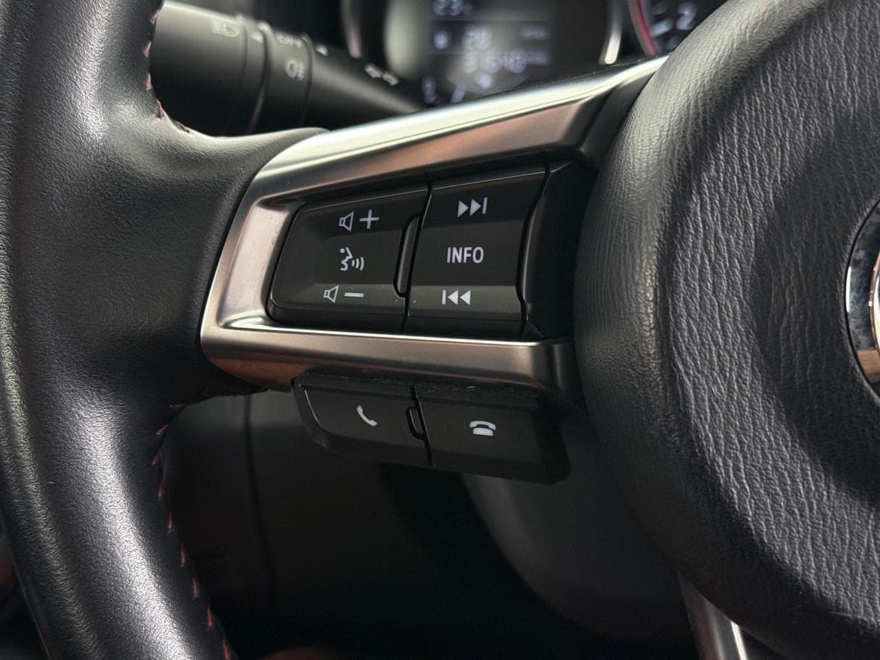 MAZDA MX-5 thumbnail Misc Controls