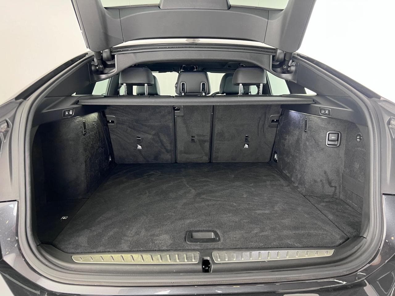 BMW 6 SERIES thumbnail Boot