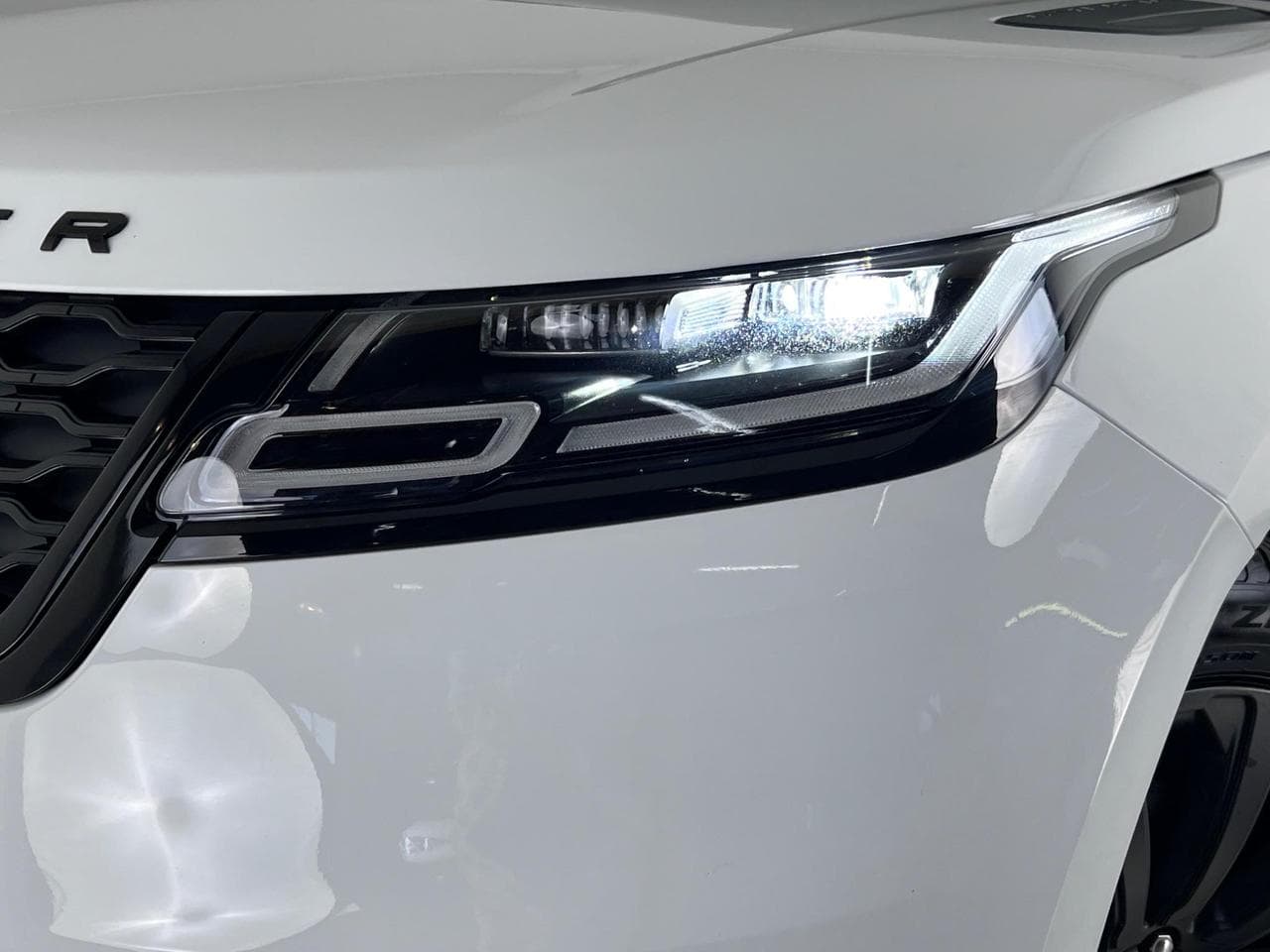 LAND ROVER RANGE ROVER VELAR thumbnail Lights Front