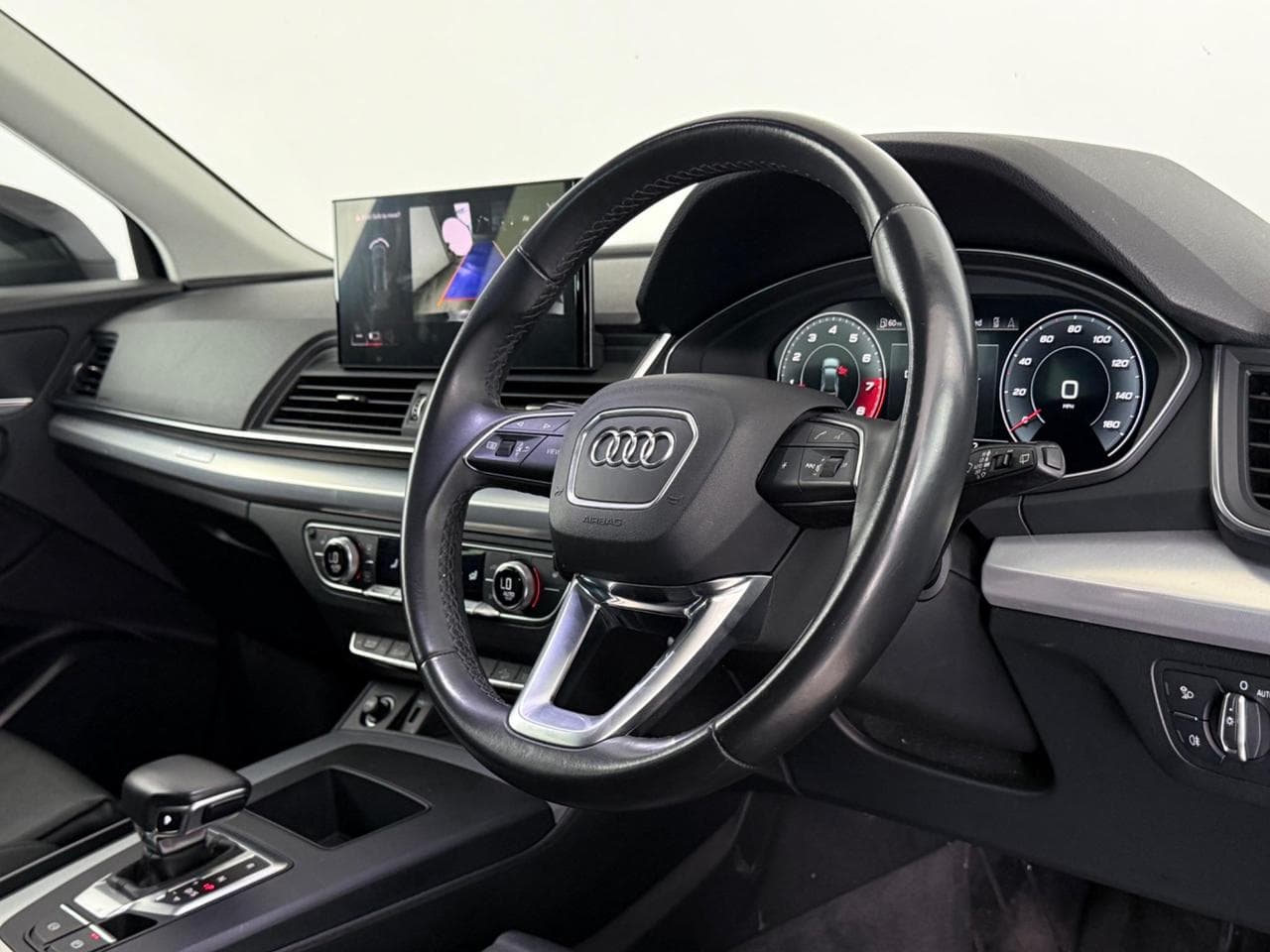 AUDI Q5 thumbnail Steering Wheel