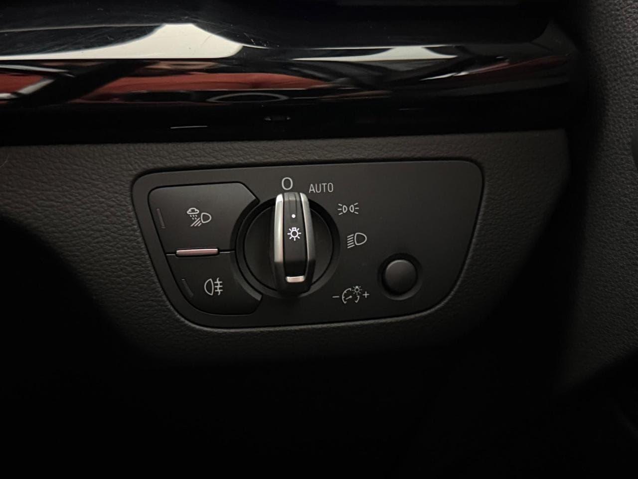 AUDI Q5 thumbnail Misc Controls