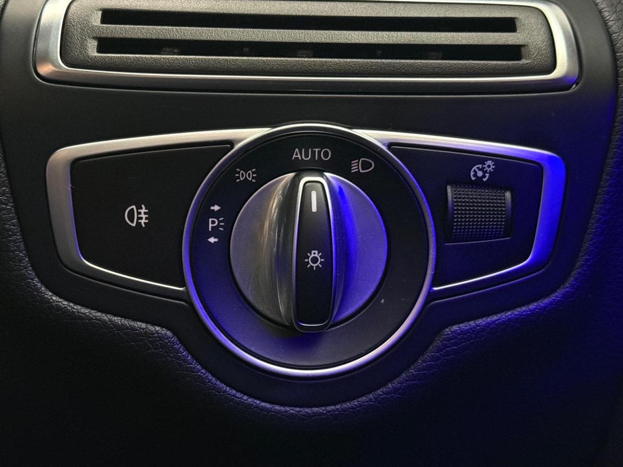 MERCEDES-BENZ C-Class thumbnail Misc Controls