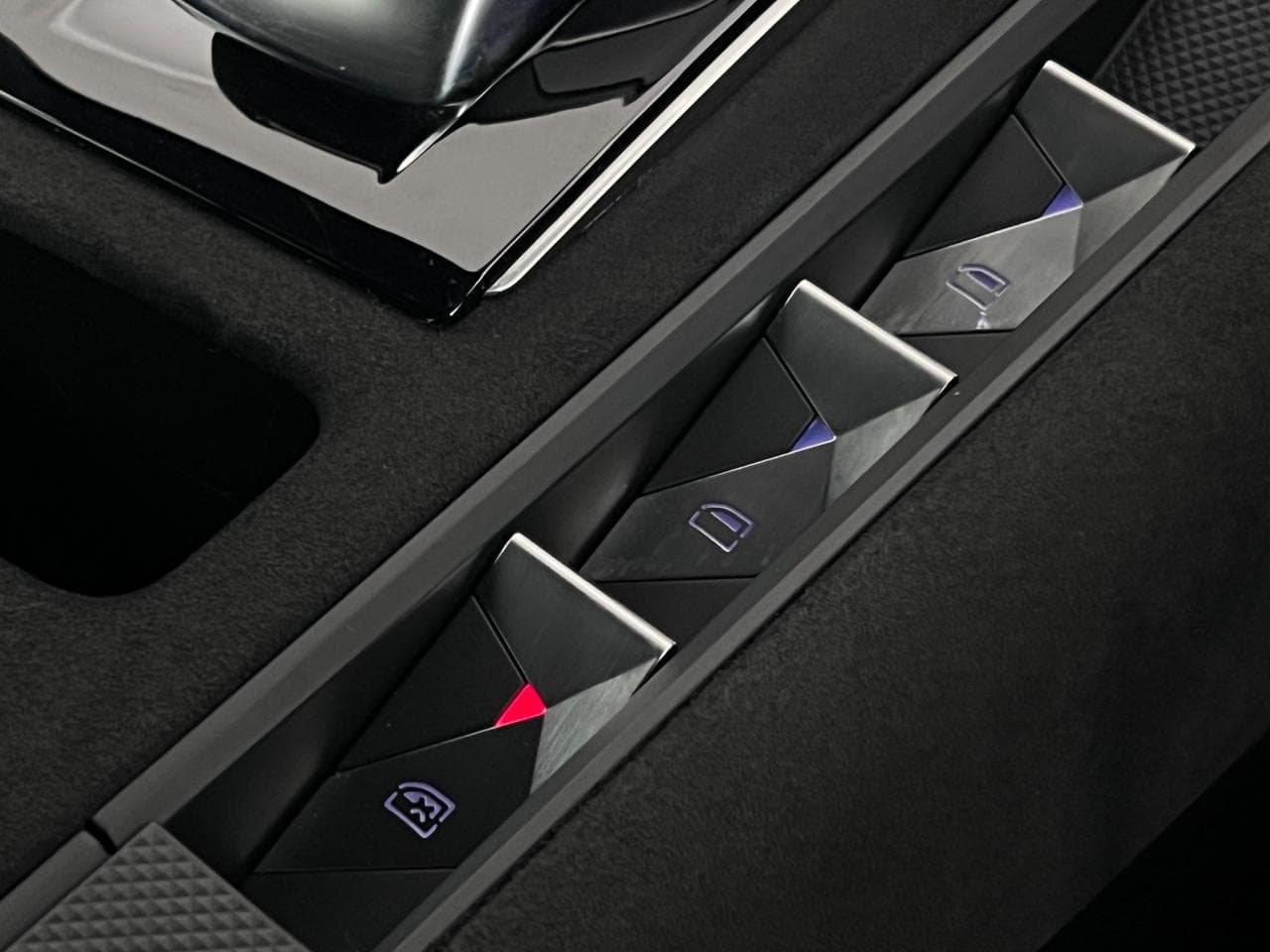DS 7 Crossback thumbnail Misc Controls