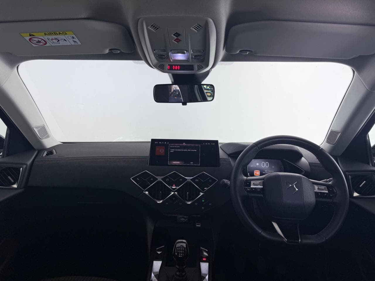 DS 3 thumbnail Interior Front