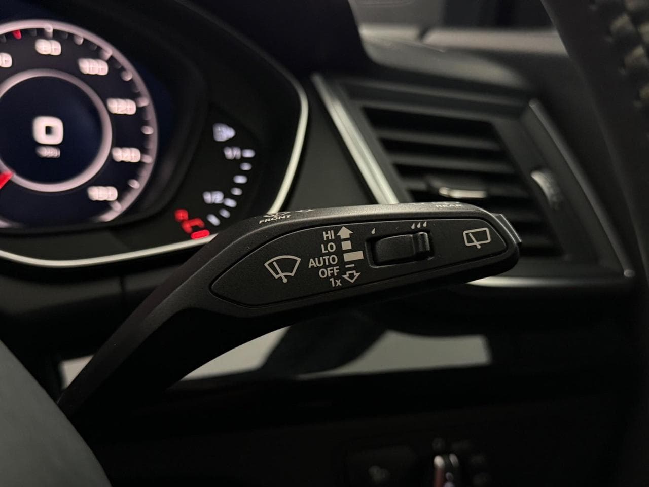 AUDI Q5 thumbnail Misc Controls