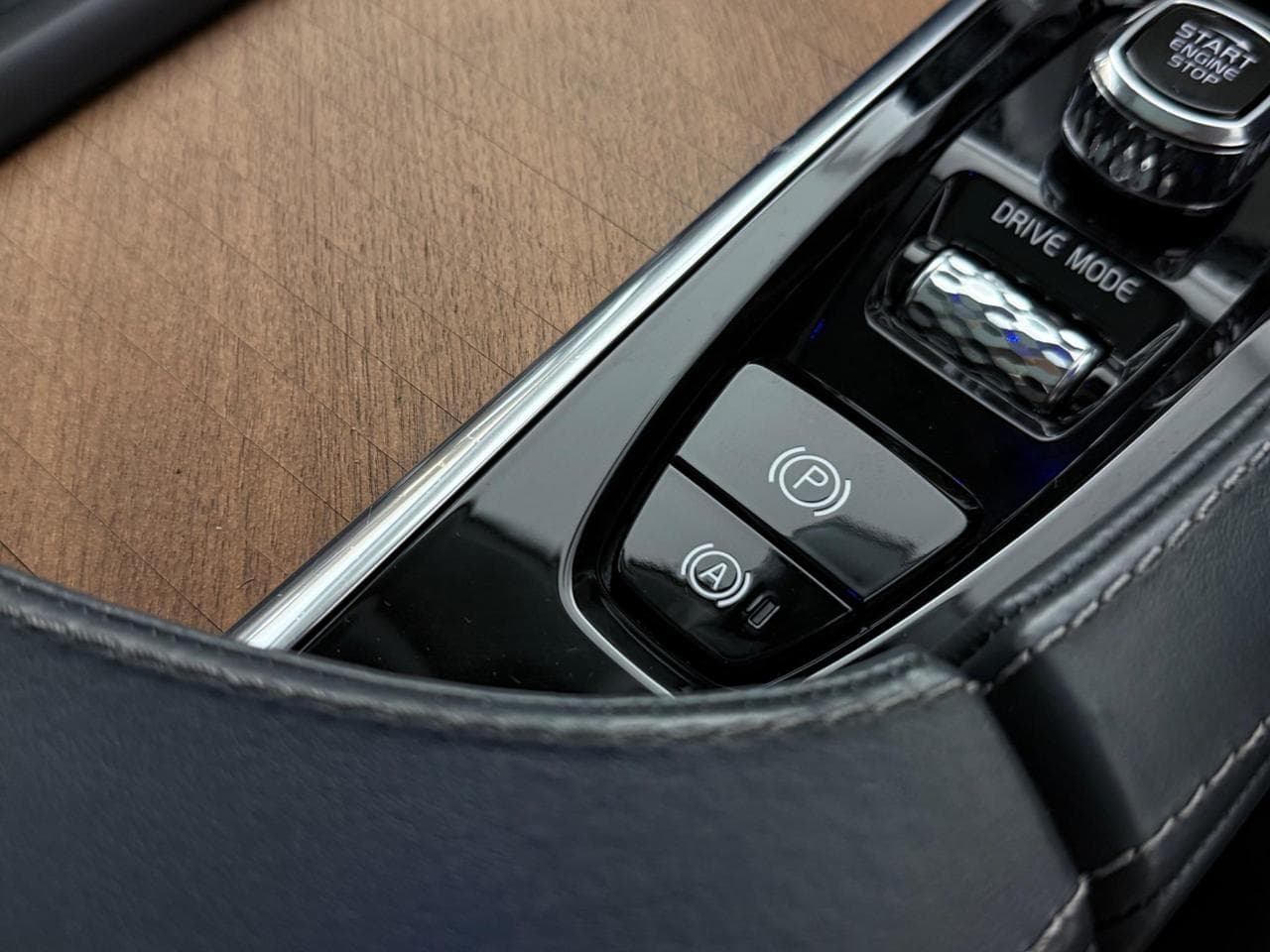 VOLVO XC90 thumbnail Interior Front