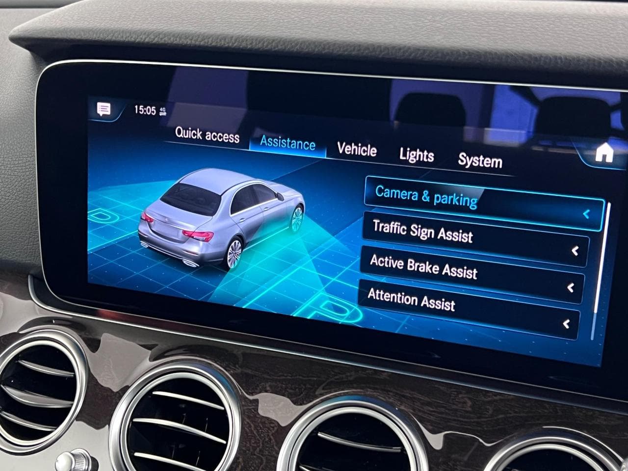 MERCEDES-BENZ E-CLASS thumbnail Infotainment System