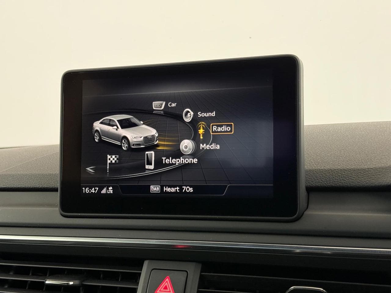 AUDI A4 thumbnail Infotainment System