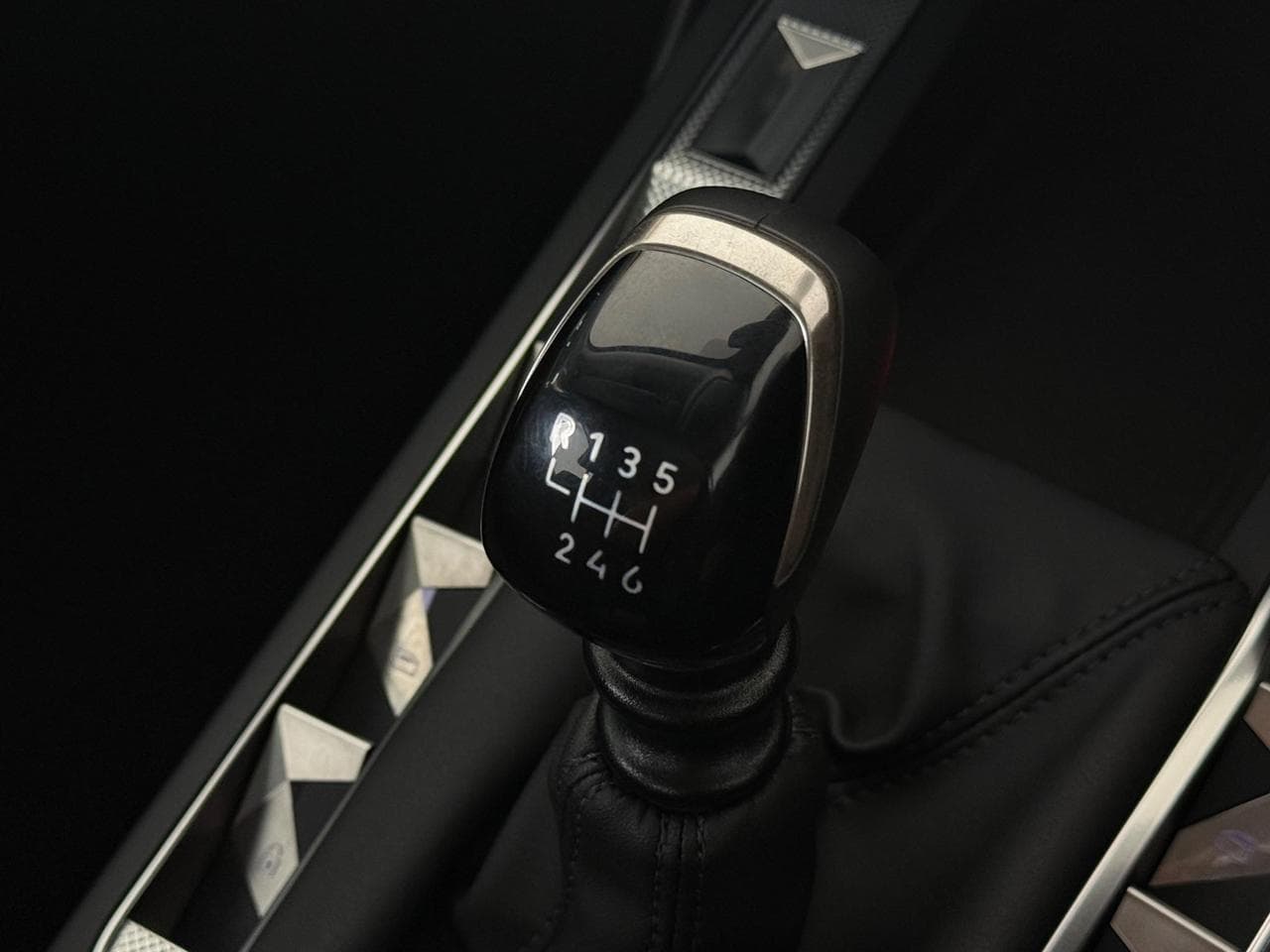 DS 3 thumbnail Interior Front
