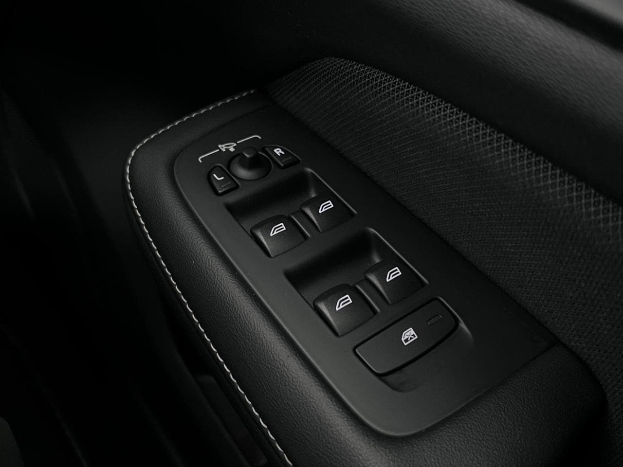 VOLVO S60 thumbnail Misc Controls