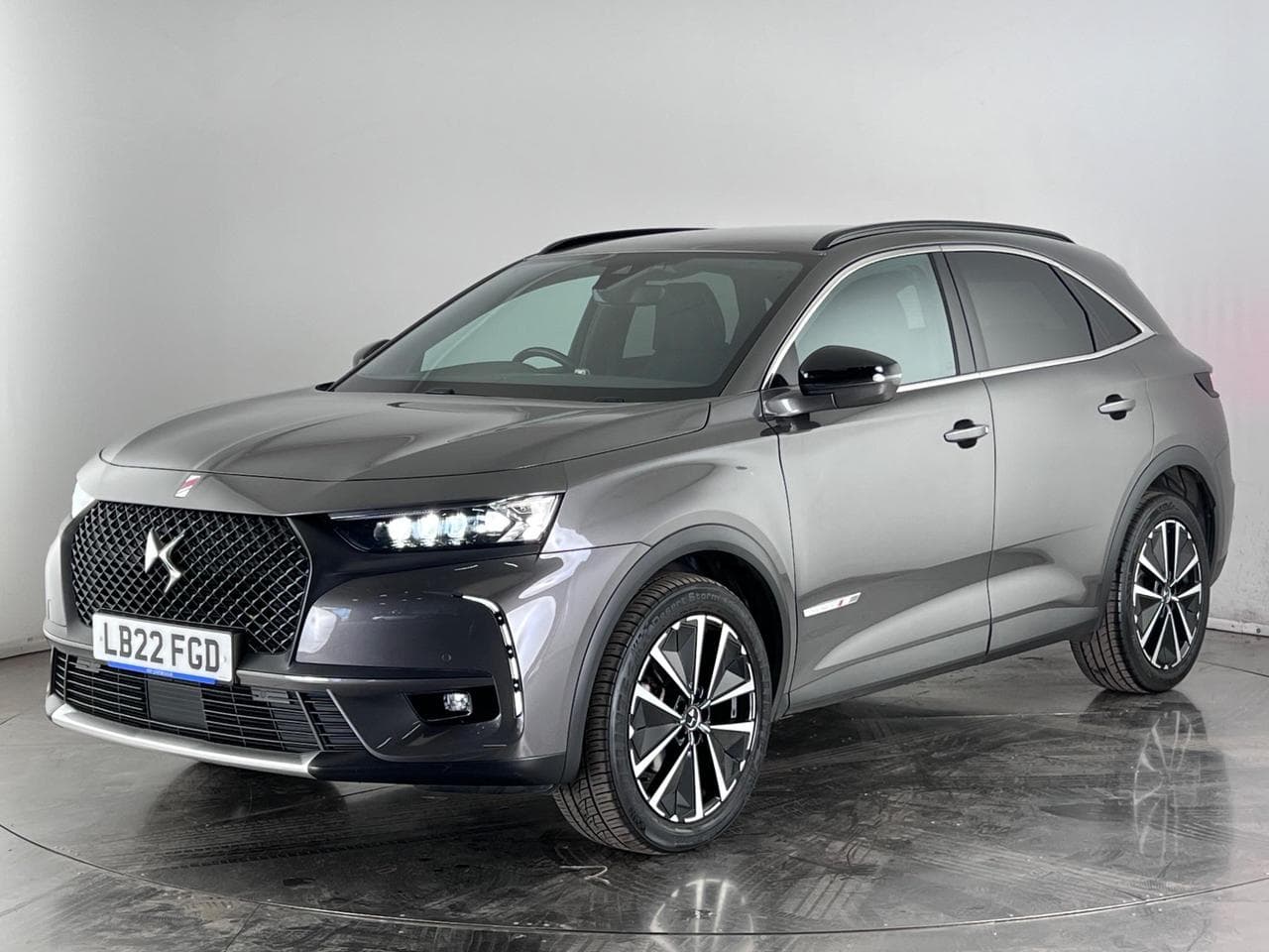 DS 7 Crossback thumbnail Front Left