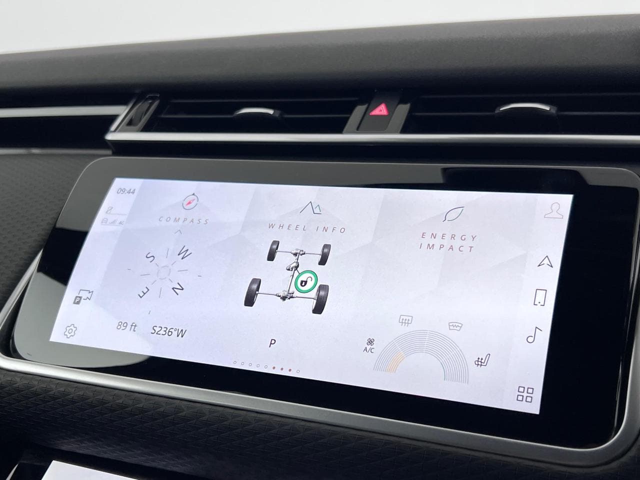 LAND ROVER RANGE ROVER VELAR thumbnail Infotainment System