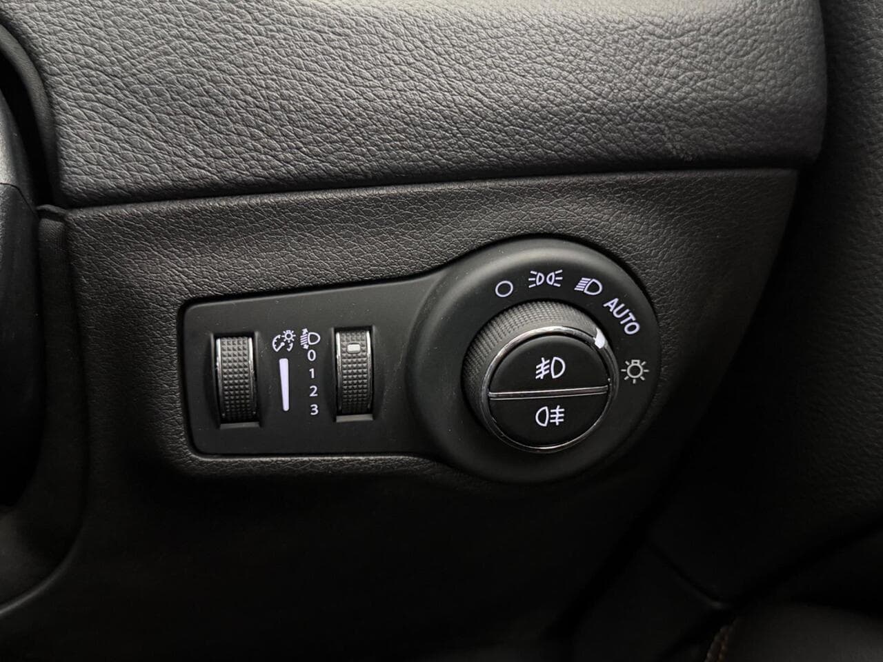 JEEP COMPASS thumbnail Misc Controls