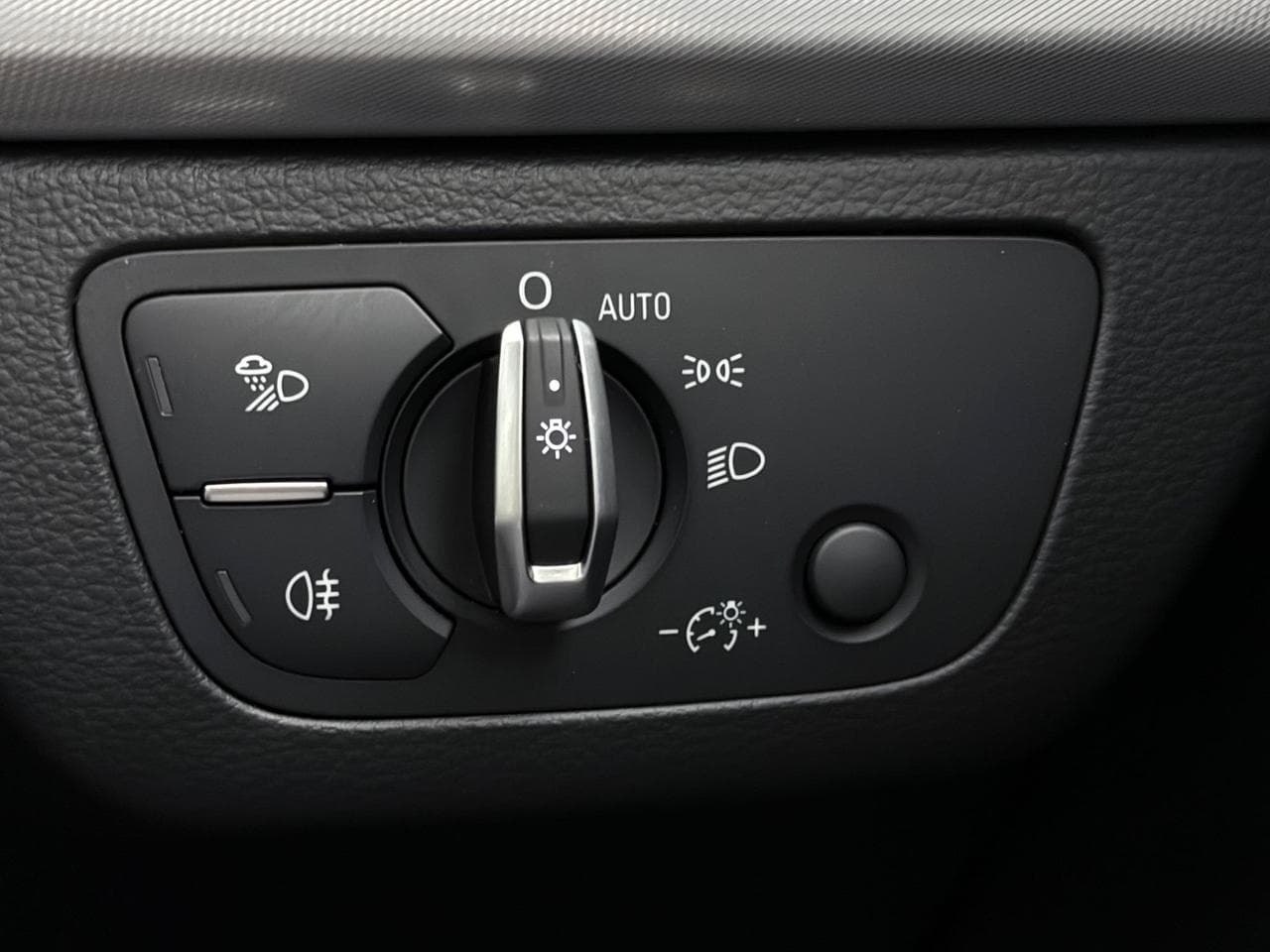 AUDI Q5 thumbnail Misc Controls