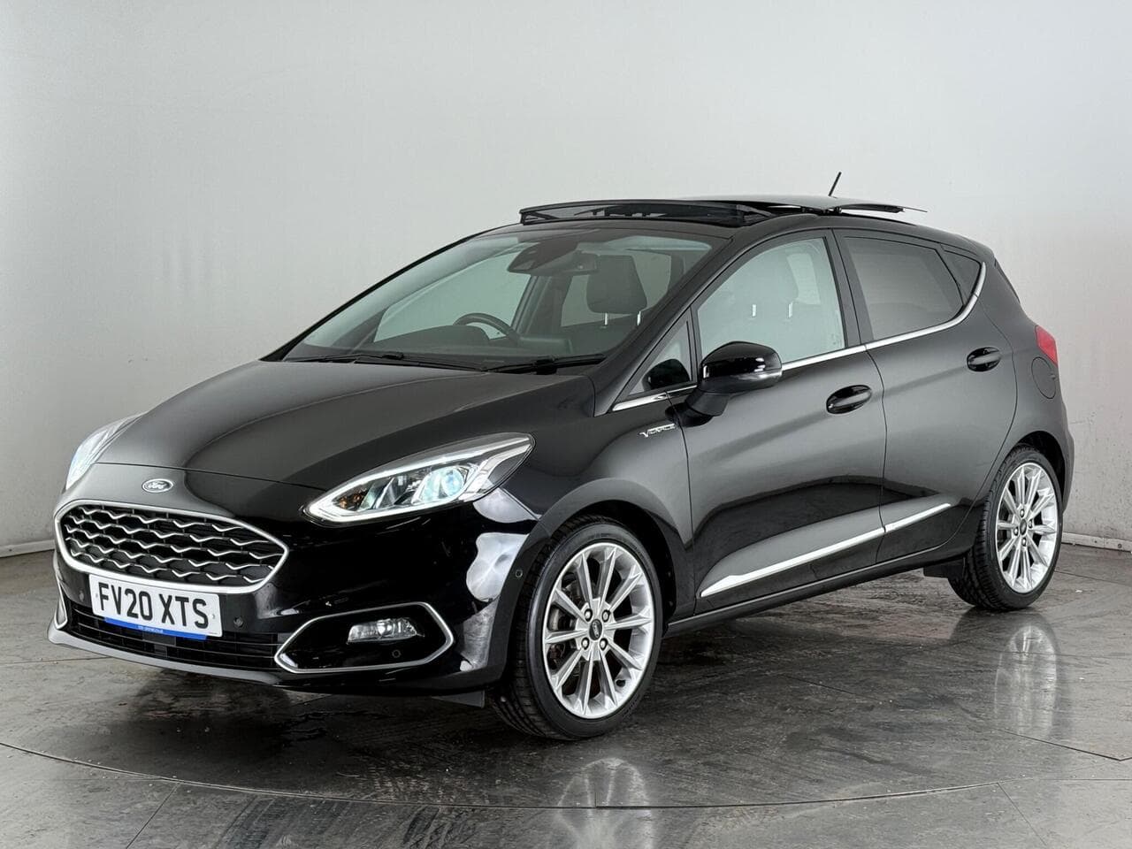 FORD Fiesta thumbnail Front Left