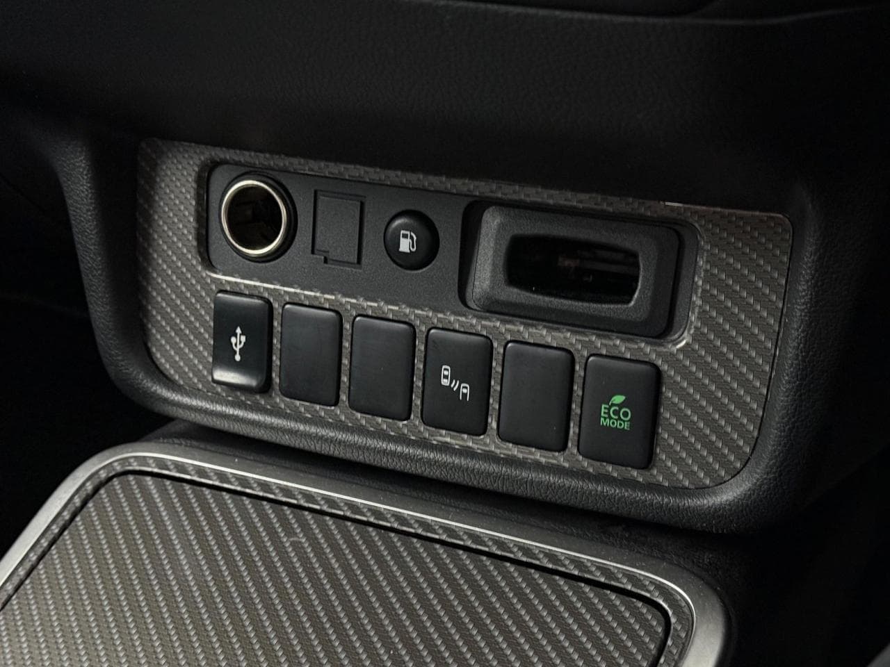 Mitsubishi Outlander thumbnail Misc Controls