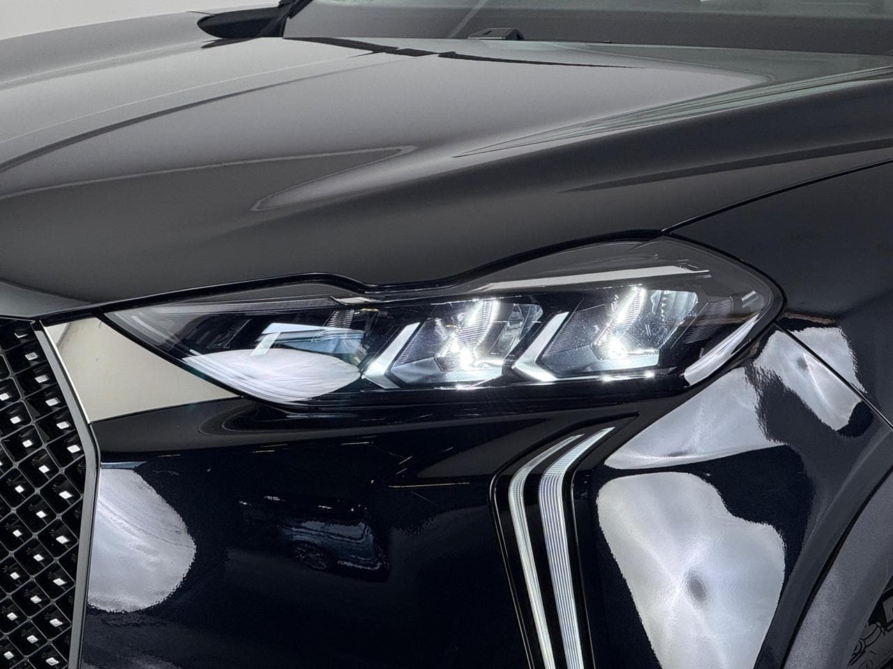 DS 3 thumbnail Lights Front