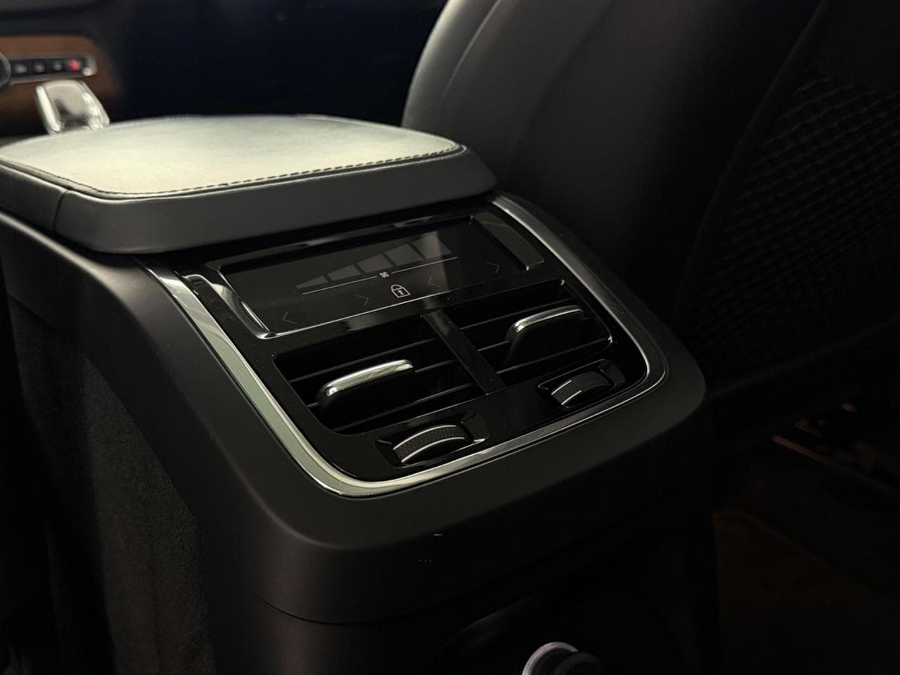VOLVO XC90 thumbnail Misc Controls