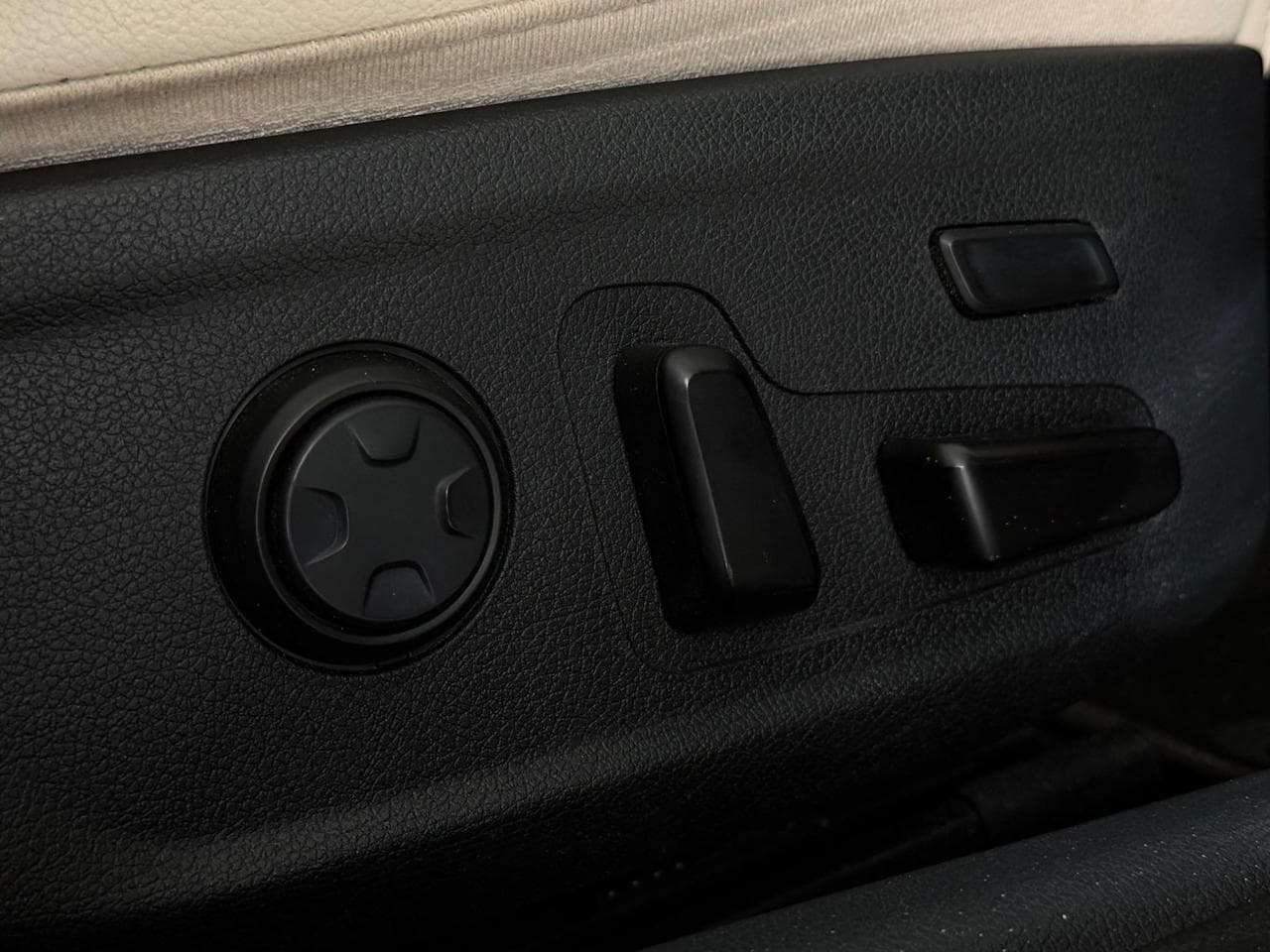 Kia Stinger thumbnail Misc Controls