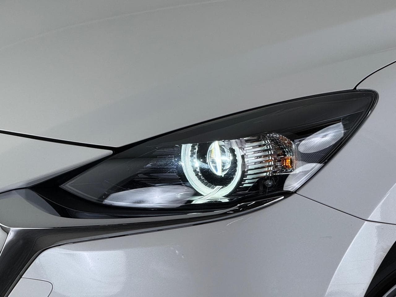 MAZDA 2 thumbnail Lights Front