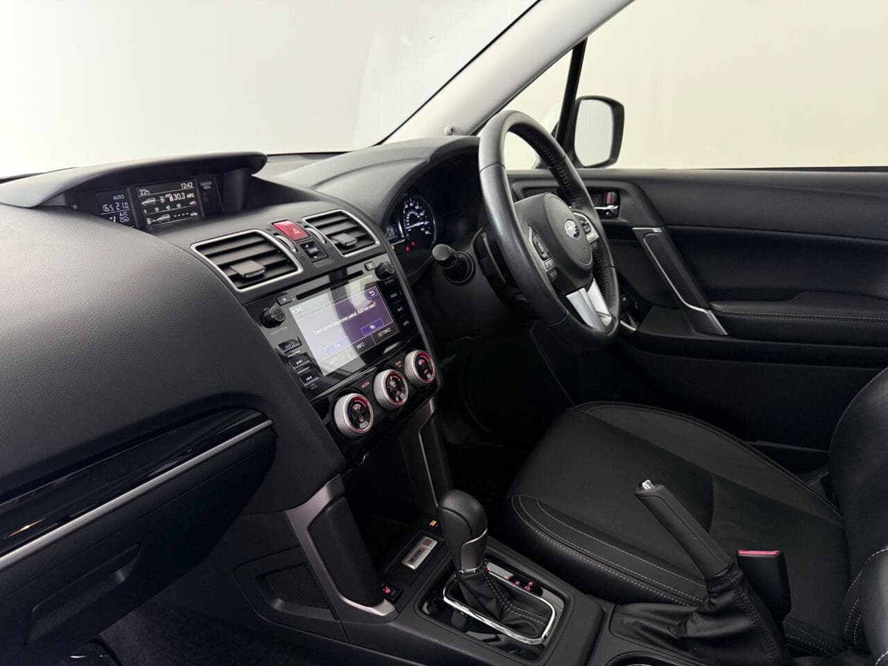 SUBARU Forester thumbnail Interior Front