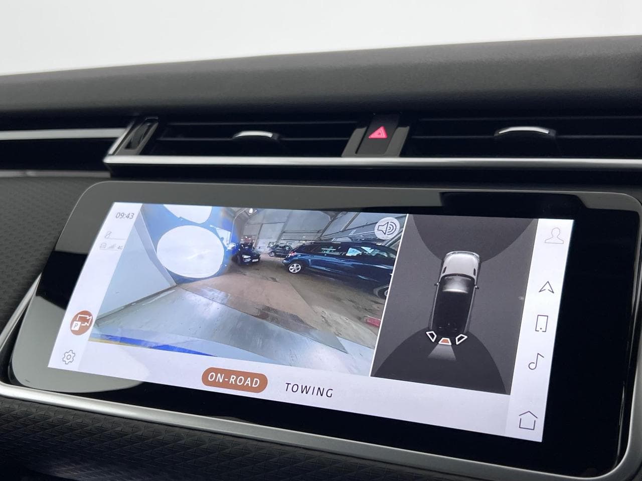 LAND ROVER RANGE ROVER VELAR thumbnail Infotainment System