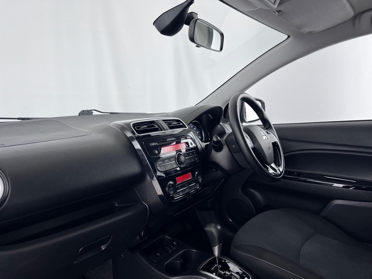 MITSUBISHI MIRAGE thumbnail Interior Front