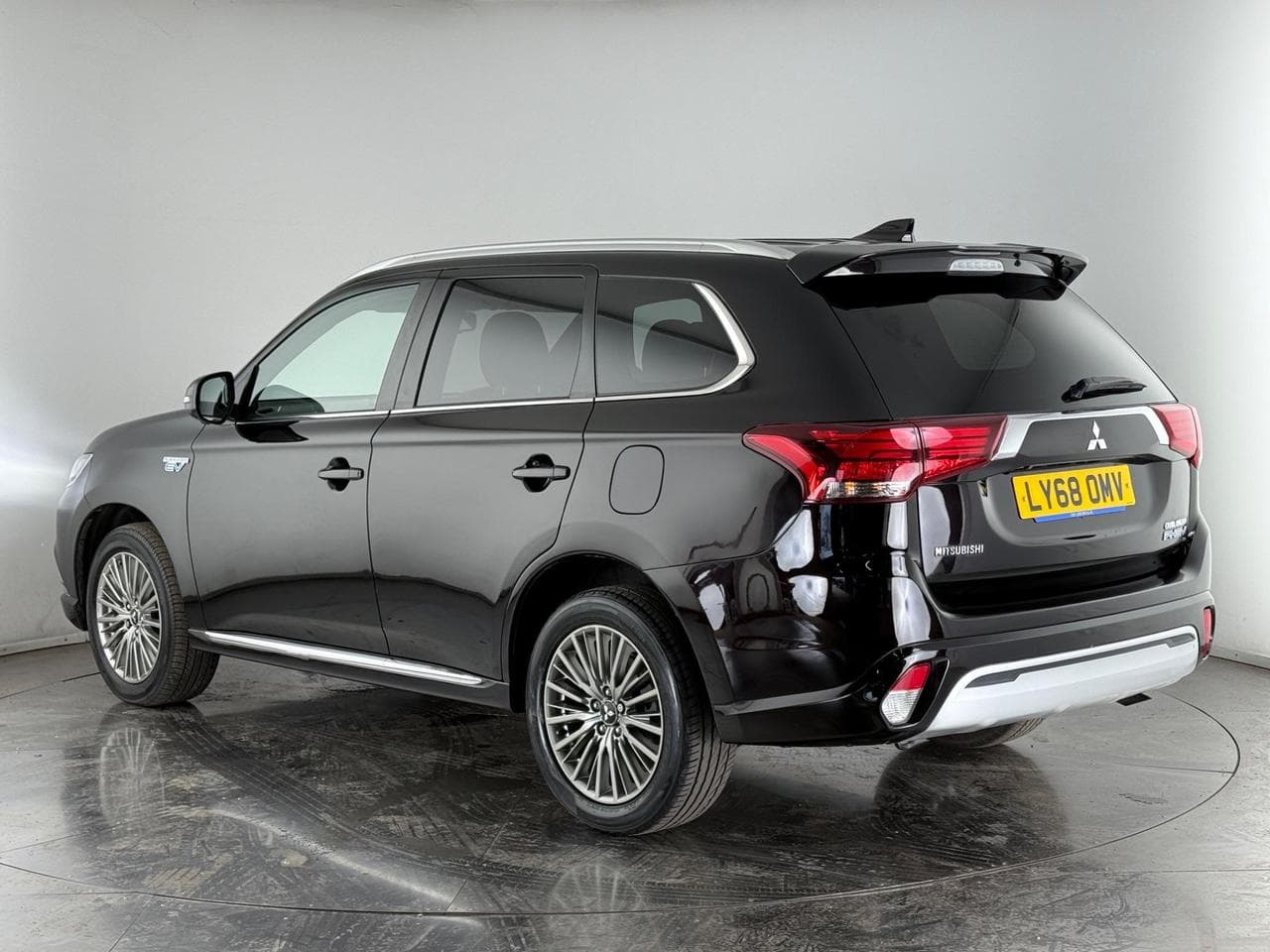 MITSUBISHI OUTLANDER thumbnail Rear Left