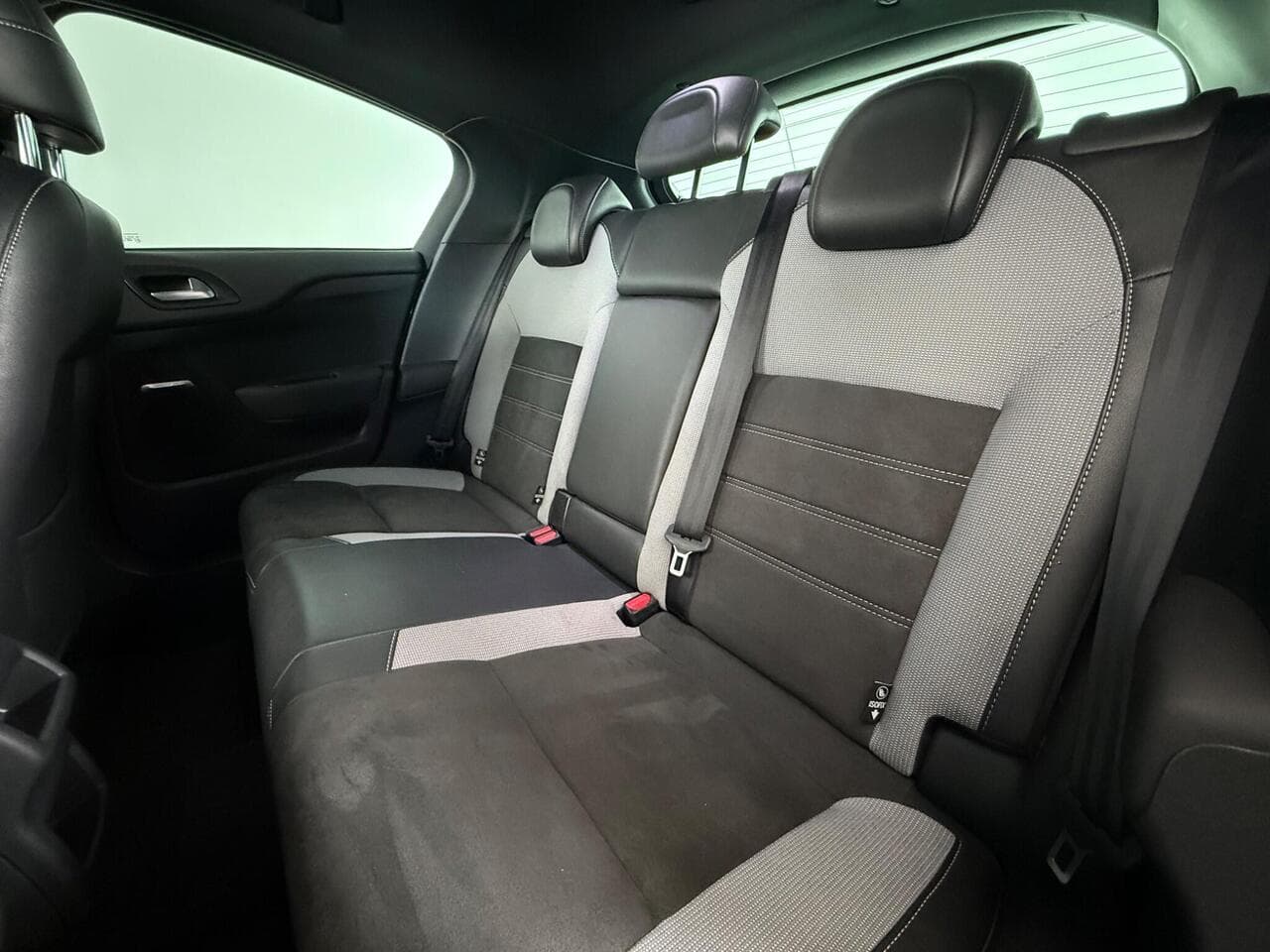DS 4 thumbnail Seats Rear
