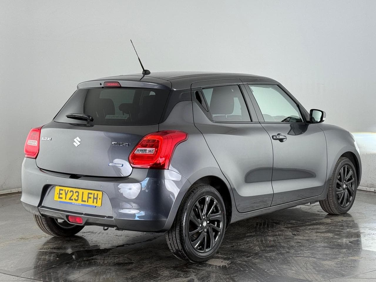 SUZUKI Swift thumbnail Rear Right