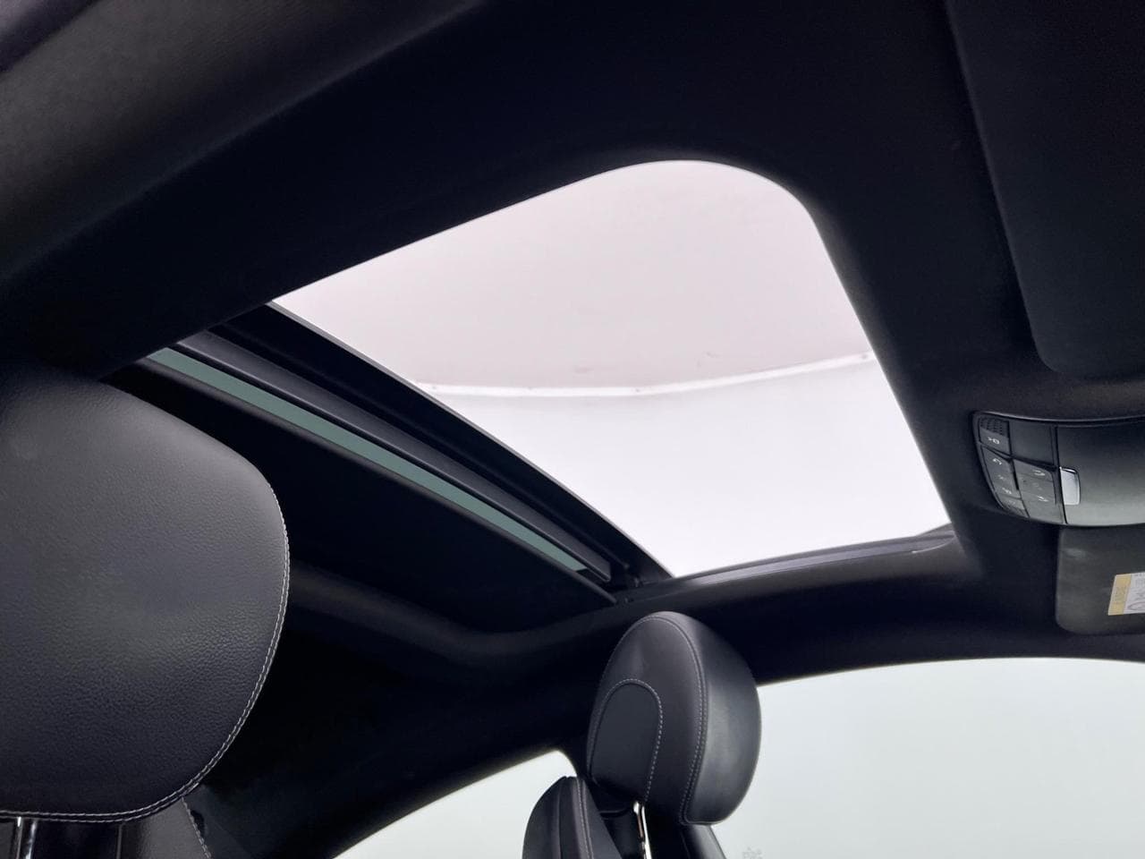 MERCEDES-BENZ C-Class thumbnail Roof