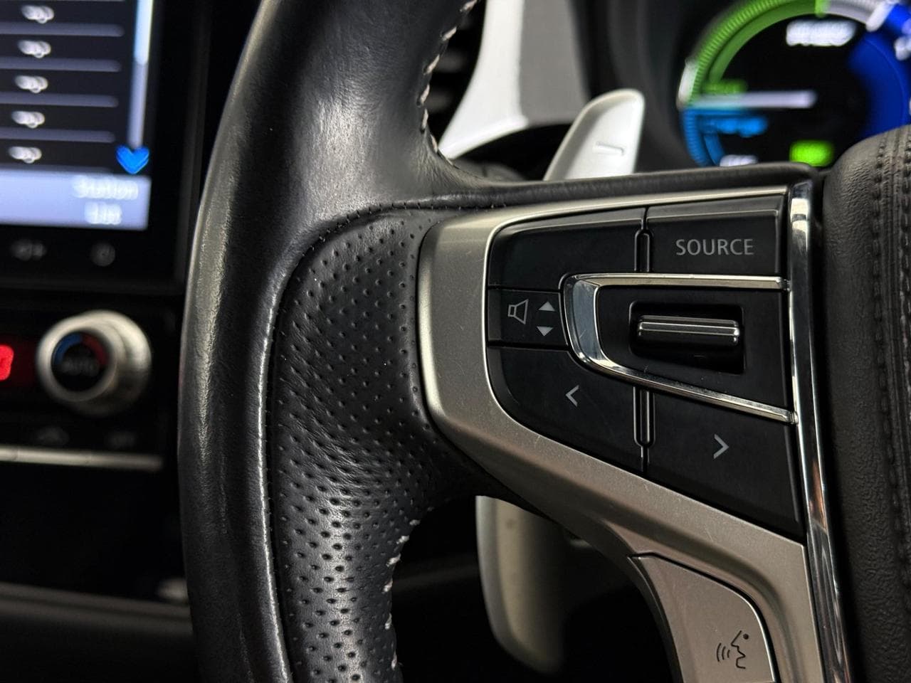 Mitsubishi Outlander thumbnail Misc Controls