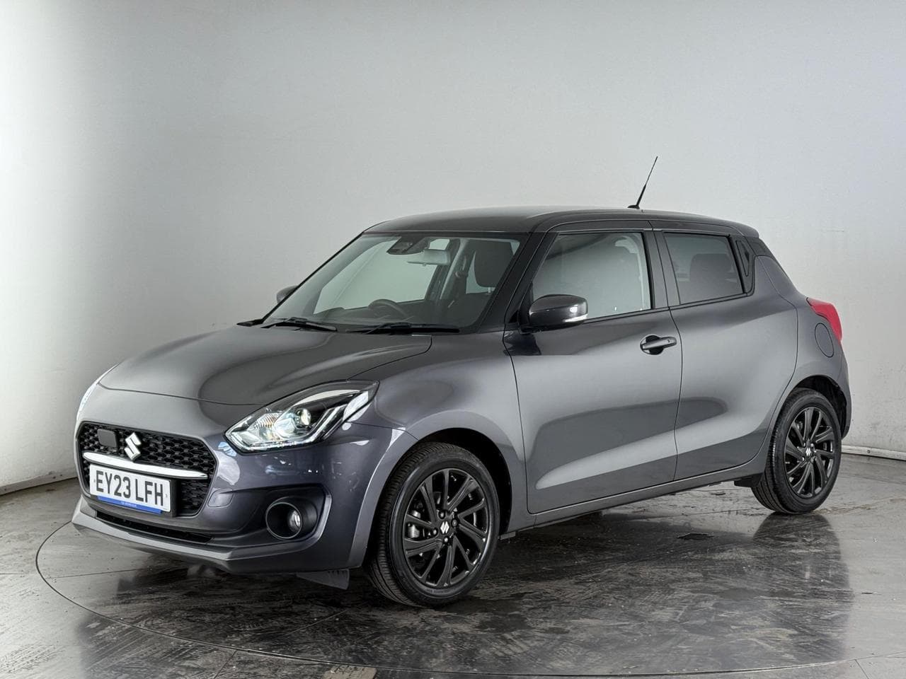 SUZUKI Swift thumbnail Front Left