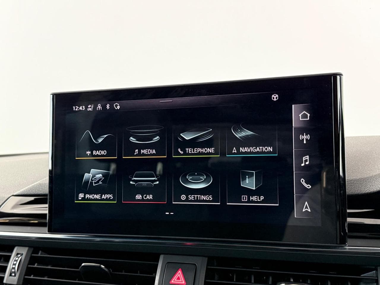 AUDI A4 thumbnail Infotainment System