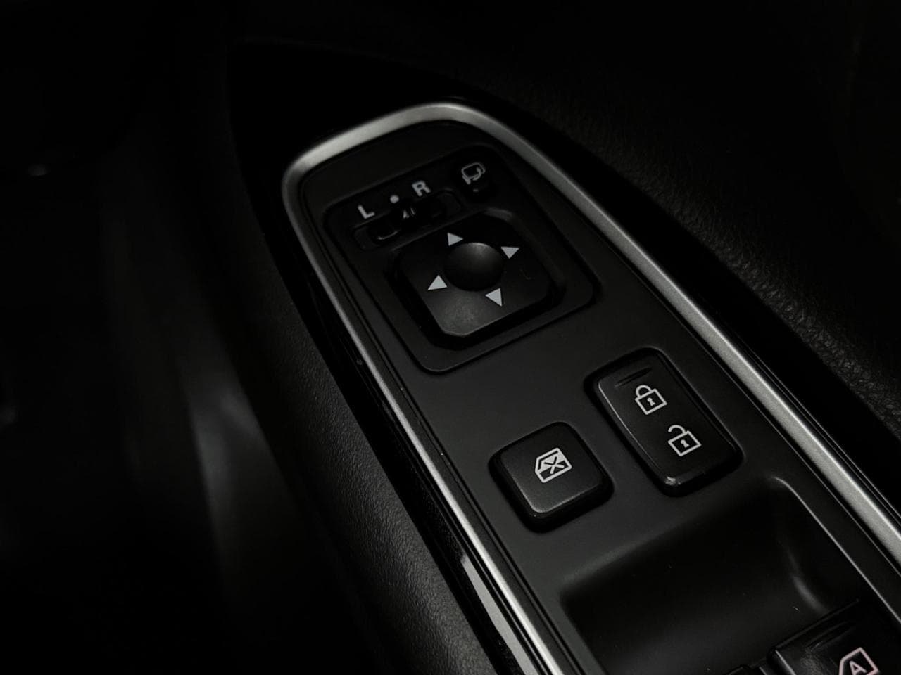 MITSUBISHI OUTLANDER thumbnail Misc Controls