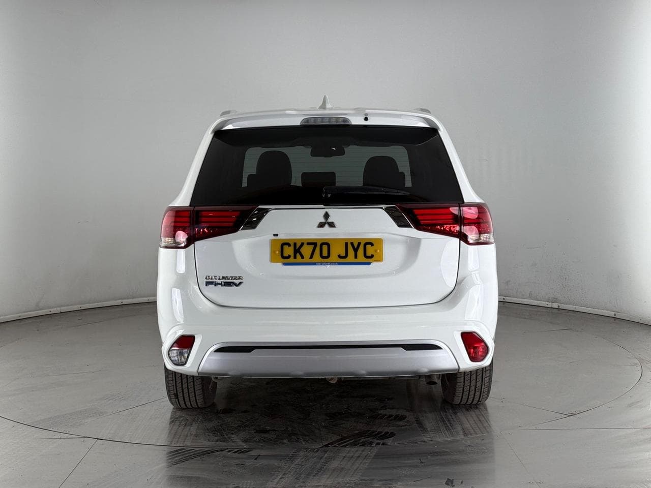Mitsubishi Outlander thumbnail Rear