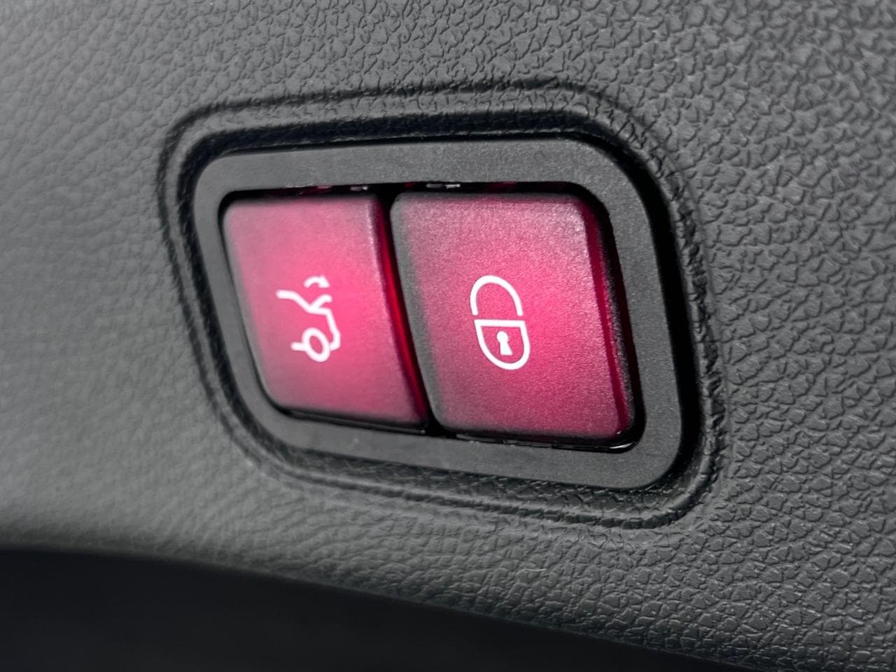 MERCEDES-BENZ E-Class thumbnail Misc Controls