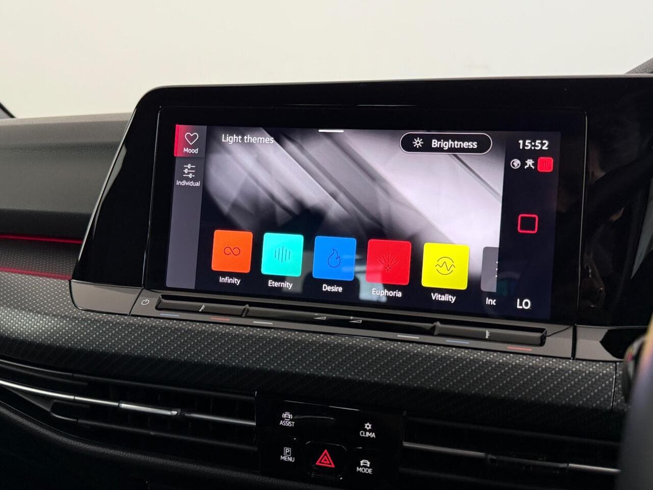 VOLKSWAGEN Golf thumbnail Infotainment System