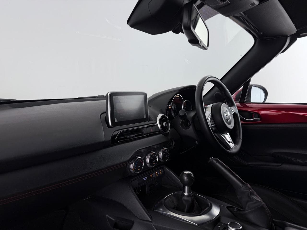 MAZDA MX-5 thumbnail Interior Front