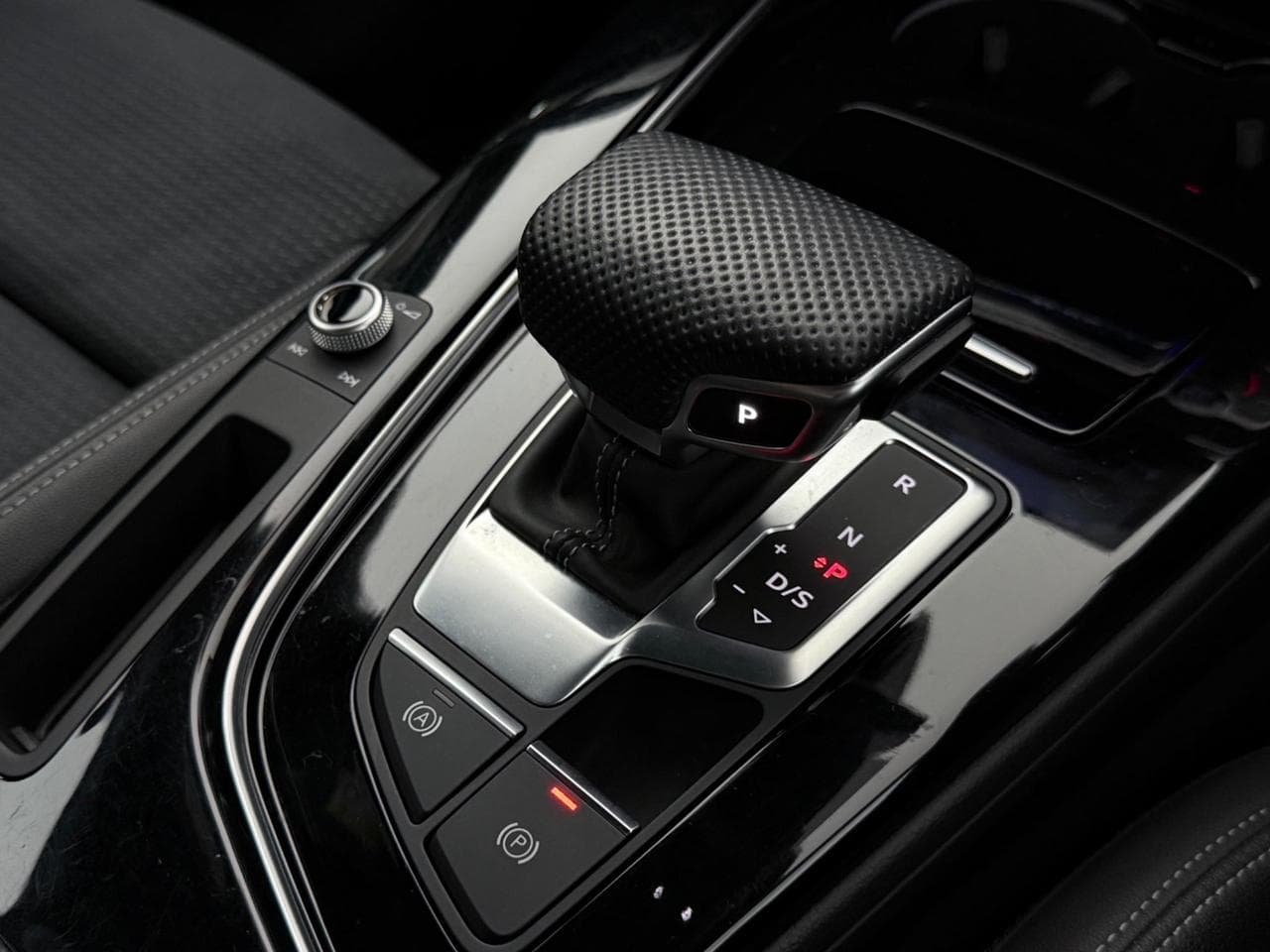AUDI A4 thumbnail Interior Front