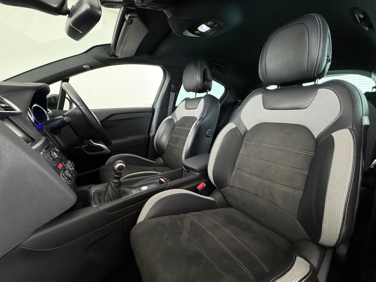 DS 4 thumbnail Seat Front Passenger