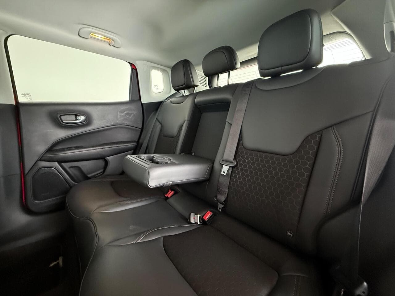 JEEP COMPASS thumbnail Seats Rear