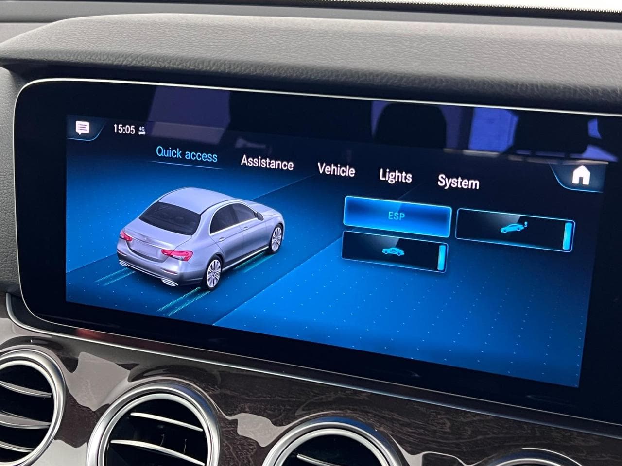 MERCEDES-BENZ E-CLASS thumbnail Infotainment System