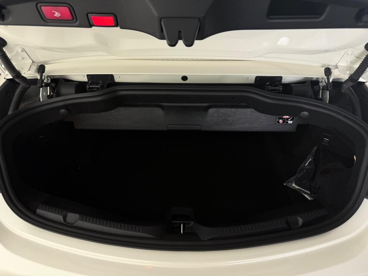 MERCEDES-BENZ E-Class thumbnail Boot