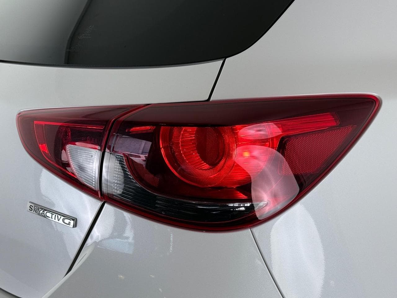 MAZDA 2 thumbnail Lights Rear