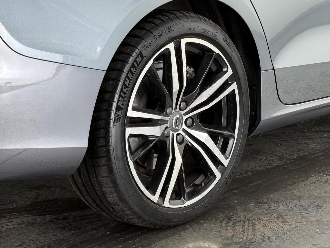 VOLVO S60 thumbnail Wheel