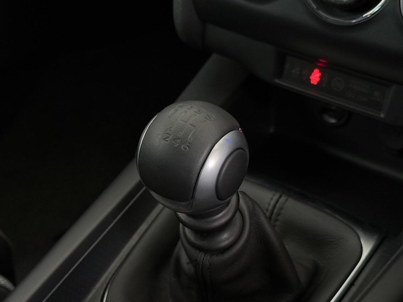 DS 4 thumbnail Interior Front