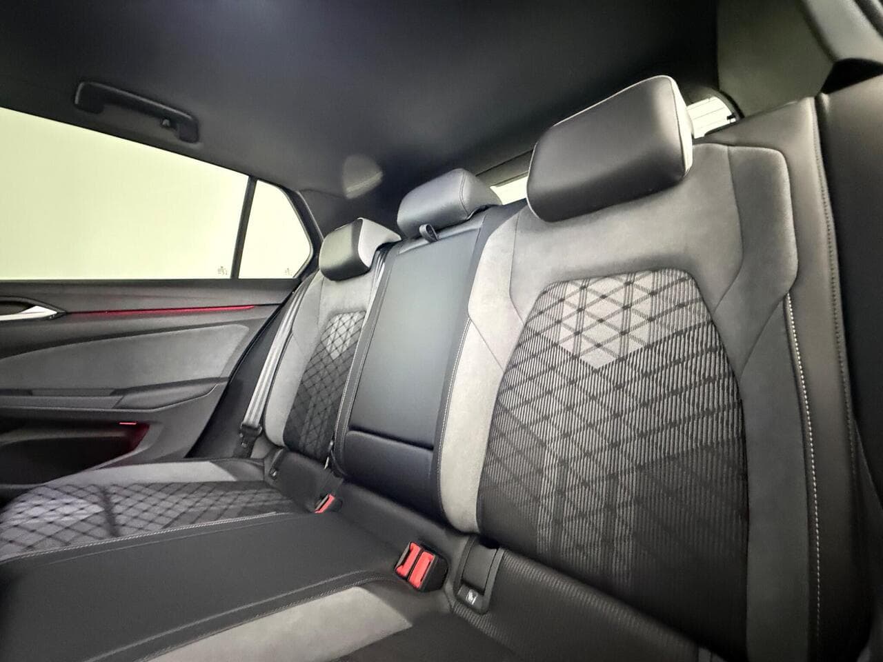 VOLKSWAGEN Golf thumbnail Seats Rear